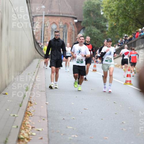 05.10.2025 - 20. swb-Marathon Bremen Michael Strokosch http://msf.ph/oto/9215294 05.10.2025 12:44:17 Laufen 54, 19, 7320 meine-sportfotos.de