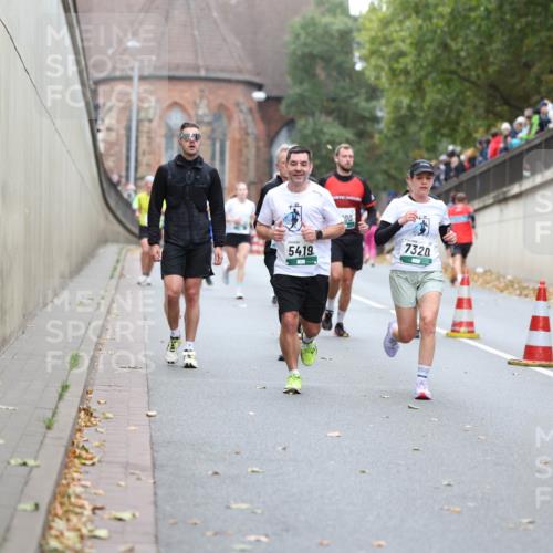 05.10.2025 - 20. swb-Marathon Bremen Michael Strokosch http://msf.ph/oto/9215297 05.10.2025 12:44:18 Laufen 54, 19, 00, 9, 7320 meine-sportfotos.de