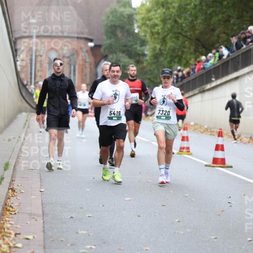 05.10.2025 - 20. swb-Marathon Bremen Michael Strokosch http://msf.ph/oto/9215298 05.10.2025 12:44:18 Laufen 54, 19, 100, 7320 meine-sportfotos.de