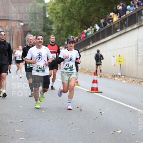 05.10.2025 - 20. swb-Marathon Bremen Michael Strokosch http://msf.ph/oto/9215299 05.10.2025 12:44:19 Laufen 54, 19, 100, 7320 meine-sportfotos.de