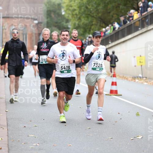 05.10.2025 - 20. swb-Marathon Bremen Michael Strokosch http://msf.ph/oto/9215301 05.10.2025 12:44:19 Laufen 7546, 54, 19, 7320 meine-sportfotos.de