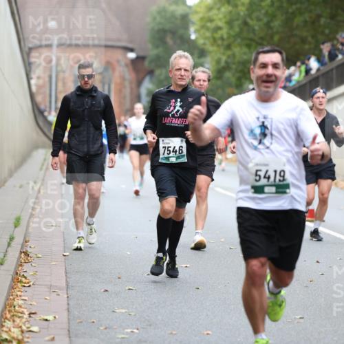 05.10.2025 - 20. swb-Marathon Bremen Michael Strokosch http://msf.ph/oto/9215304 05.10.2025 12:44:20 Laufen 7546, 5419, 7320 meine-sportfotos.de