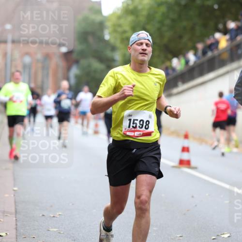 05.10.2025 - 20. swb-Marathon Bremen Michael Strokosch http://msf.ph/oto/9215319 05.10.2025 12:44:30 Laufen 682, 1598, 04023 meine-sportfotos.de