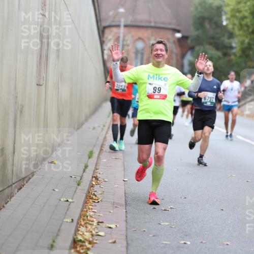 05.10.2025 - 20. swb-Marathon Bremen Michael Strokosch http://msf.ph/oto/9215320 05.10.2025 12:44:33 Laufen 99, 6797, 3969 meine-sportfotos.de