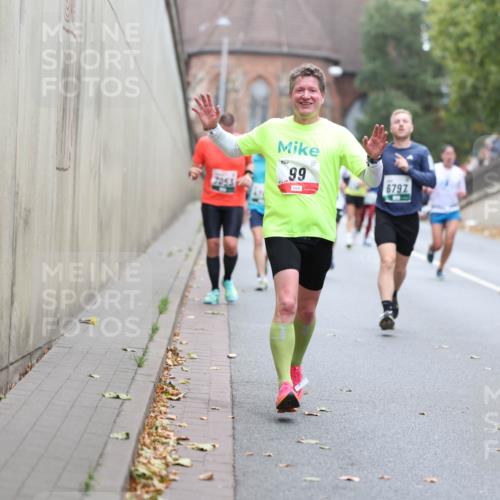 05.10.2025 - 20. swb-Marathon Bremen Michael Strokosch http://msf.ph/oto/9215321 05.10.2025 12:44:33 Laufen 99, 6797, 3965 meine-sportfotos.de