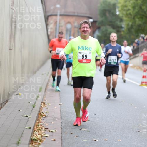 05.10.2025 - 20. swb-Marathon Bremen Michael Strokosch http://msf.ph/oto/9215322 05.10.2025 12:44:33 Laufen 99, 6797 meine-sportfotos.de