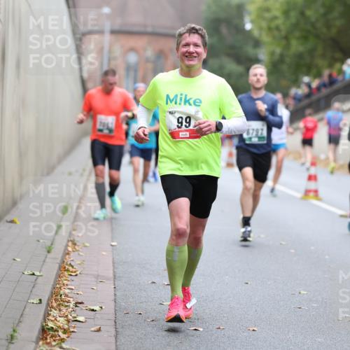 05.10.2025 - 20. swb-Marathon Bremen Michael Strokosch http://msf.ph/oto/9215324 05.10.2025 12:44:33 Laufen 99, 6797 meine-sportfotos.de