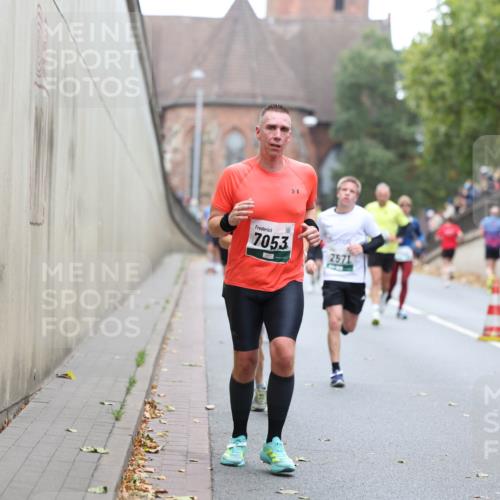05.10.2025 - 20. swb-Marathon Bremen Michael Strokosch http://msf.ph/oto/9215325 05.10.2025 12:44:36 Laufen 7053, 2571 meine-sportfotos.de