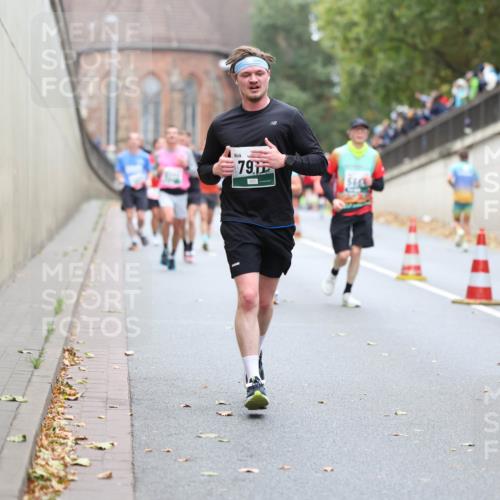 05.10.2025 - 20. swb-Marathon Bremen Michael Strokosch http://msf.ph/oto/9215341 05.10.2025 12:44:42 Laufen 79, 5605 meine-sportfotos.de