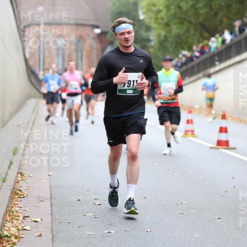 05.10.2025 - 20. swb-Marathon Bremen Michael Strokosch http://msf.ph/oto/9215342 05.10.2025 12:44:43 Laufen 79, 1 meine-sportfotos.de