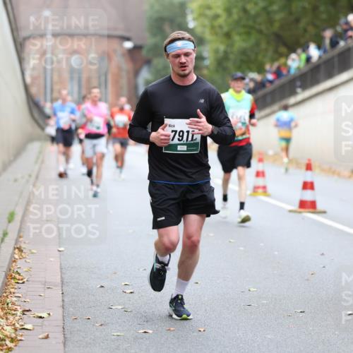 05.10.2025 - 20. swb-Marathon Bremen Michael Strokosch http://msf.ph/oto/9215343 05.10.2025 12:44:43 Laufen 79, 11 meine-sportfotos.de