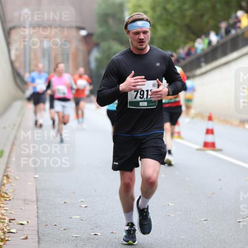 05.10.2025 - 20. swb-Marathon Bremen Michael Strokosch http://msf.ph/oto/9215345 05.10.2025 12:44:43 Laufen 79, 1 meine-sportfotos.de