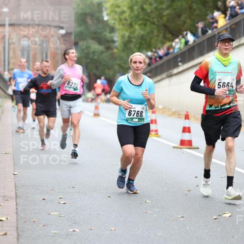 05.10.2025 - 20. swb-Marathon Bremen Michael Strokosch http://msf.ph/oto/9215348 05.10.2025 12:44:45 Laufen 8272, 6768, 20, 5664 meine-sportfotos.de