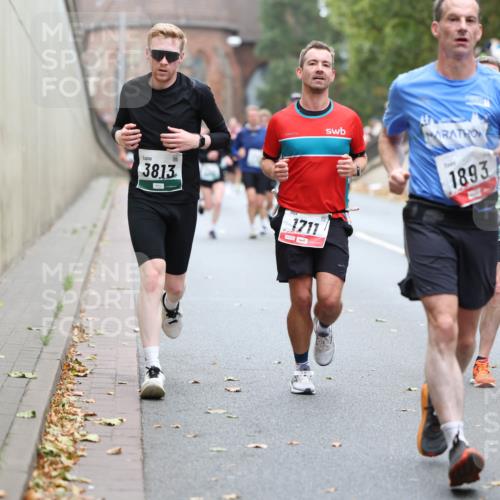 05.10.2025 - 20. swb-Marathon Bremen Michael Strokosch http://msf.ph/oto/9215361 05.10.2025 12:44:51 Laufen 3813, 1711, 1893 meine-sportfotos.de