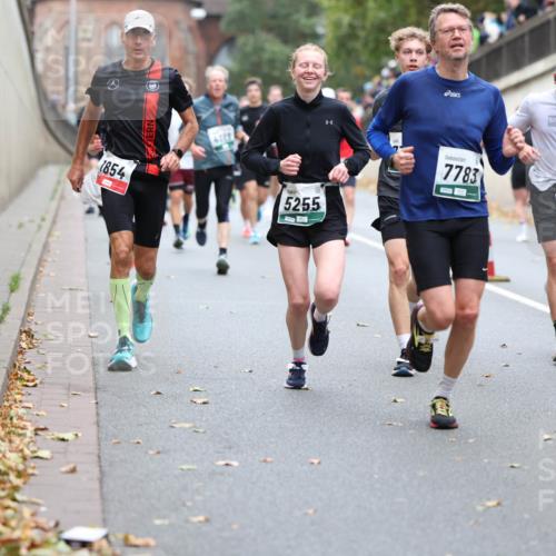 05.10.2025 - 20. swb-Marathon Bremen Michael Strokosch http://msf.ph/oto/9215373 05.10.2025 12:44:57 Laufen 1854, 400, 5255, 7783, 7283, 265 meine-sportfotos.de