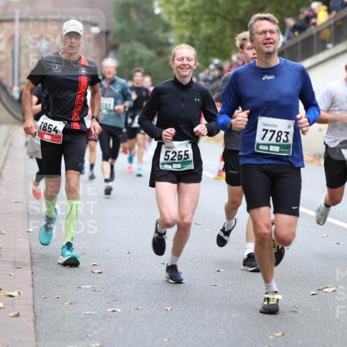 05.10.2025 - 20. swb-Marathon Bremen Michael Strokosch http://msf.ph/oto/9215374 05.10.2025 12:44:57 Laufen 854, 5255, 7783, 7283, 24 meine-sportfotos.de