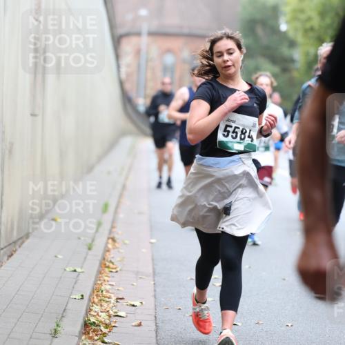 05.10.2025 - 20. swb-Marathon Bremen Michael Strokosch http://msf.ph/oto/9215379 05.10.2025 12:45:00 Laufen 5584, 1854 meine-sportfotos.de