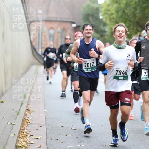 05.10.2025 - 20. swb-Marathon Bremen Michael Strokosch http://msf.ph/oto/9215384 05.10.2025 12:45:02 Laufen 6, 7017, 7940, 73 meine-sportfotos.de