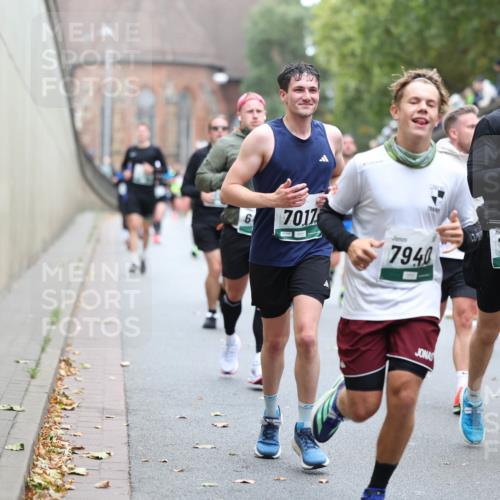 05.10.2025 - 20. swb-Marathon Bremen Michael Strokosch http://msf.ph/oto/9215385 05.10.2025 12:45:02 Laufen 6, 7017, 71, 7940 meine-sportfotos.de