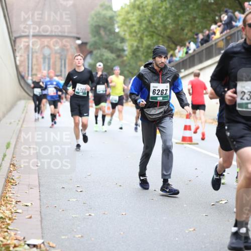 05.10.2025 - 20. swb-Marathon Bremen Michael Strokosch http://msf.ph/oto/9215390 05.10.2025 12:45:05 Laufen 4709, 6267, 2304 meine-sportfotos.de
