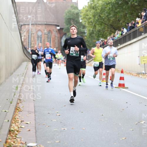 05.10.2025 - 20. swb-Marathon Bremen Michael Strokosch http://msf.ph/oto/9215393 05.10.2025 12:45:07 Laufen 1716, 4709, 2129, 5562, 9, 62 meine-sportfotos.de
