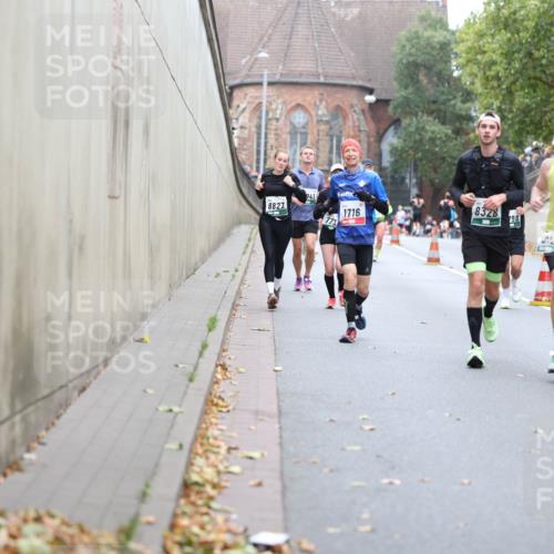 05.10.2025 - 20. swb-Marathon Bremen Michael Strokosch http://msf.ph/oto/9215396 05.10.2025 12:45:09 Laufen 941, 8827, 1716, 173, 8328, 798, 129, 470 meine-sportfotos.de