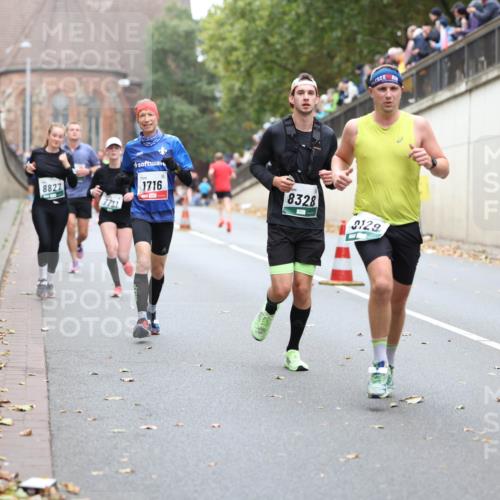 05.10.2025 - 20. swb-Marathon Bremen Michael Strokosch http://msf.ph/oto/9215400 05.10.2025 12:45:10 Laufen 8827, 7731, 1716, 8328, 3129, 5562 meine-sportfotos.de