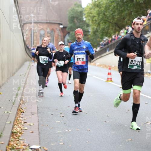 05.10.2025 - 20. swb-Marathon Bremen Michael Strokosch http://msf.ph/oto/9215402 05.10.2025 12:45:11 Laufen 8827, 7731, 1716, 8328, 129 meine-sportfotos.de