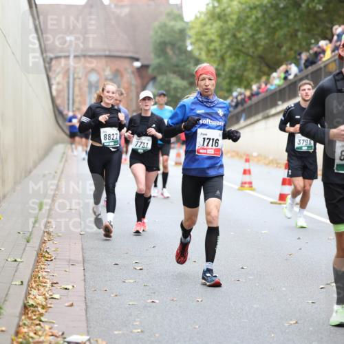 05.10.2025 - 20. swb-Marathon Bremen Michael Strokosch http://msf.ph/oto/9215404 05.10.2025 12:45:11 Laufen 8827, 7731, 1716, 3798, 8328 meine-sportfotos.de