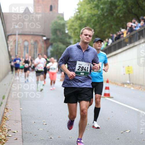05.10.2025 - 20. swb-Marathon Bremen Michael Strokosch http://msf.ph/oto/9215413 05.10.2025 12:45:15 Laufen 2941 meine-sportfotos.de