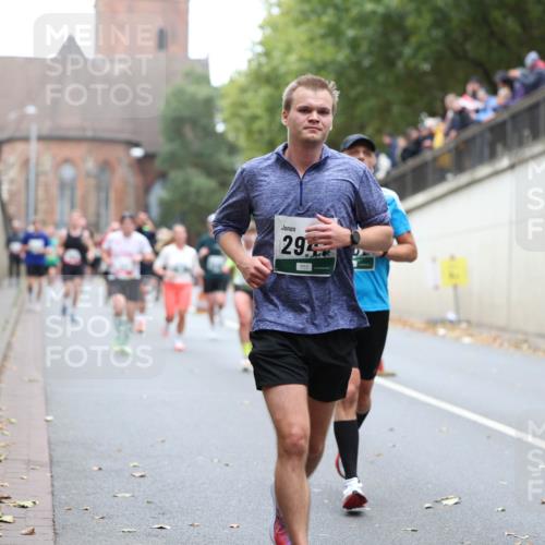 05.10.2025 - 20. swb-Marathon Bremen Michael Strokosch http://msf.ph/oto/9215414 05.10.2025 12:45:15 Laufen 29 meine-sportfotos.de