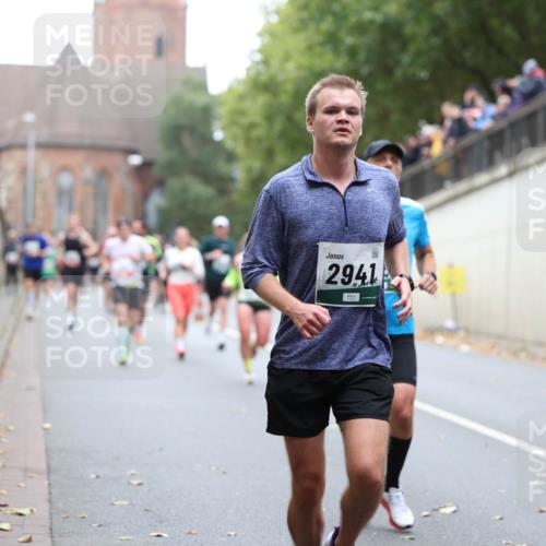 05.10.2025 - 20. swb-Marathon Bremen Michael Strokosch http://msf.ph/oto/9215415 05.10.2025 12:45:15 Laufen 2941 meine-sportfotos.de