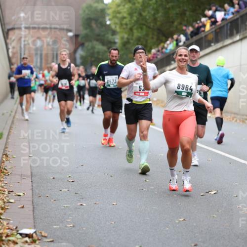 05.10.2025 - 20. swb-Marathon Bremen Michael Strokosch http://msf.ph/oto/9215419 05.10.2025 12:45:20 Laufen 8573, 52, 8964, 28, 337 meine-sportfotos.de