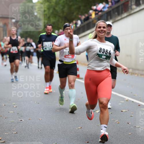 05.10.2025 - 20. swb-Marathon Bremen Michael Strokosch http://msf.ph/oto/9215421 05.10.2025 12:45:20 Laufen 4573, 8964 meine-sportfotos.de