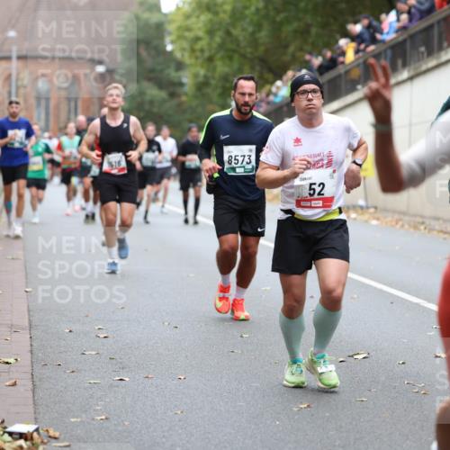05.10.2025 - 20. swb-Marathon Bremen Michael Strokosch http://msf.ph/oto/9215423 05.10.2025 12:45:21 Laufen 516, 8573, 52, 8964 meine-sportfotos.de