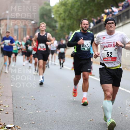 05.10.2025 - 20. swb-Marathon Bremen Michael Strokosch http://msf.ph/oto/9215425 05.10.2025 12:45:21 Laufen 8573, 52, 00287 meine-sportfotos.de