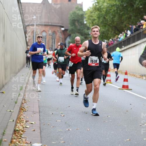 05.10.2025 - 20. swb-Marathon Bremen Michael Strokosch http://msf.ph/oto/9215426 05.10.2025 12:45:22 Laufen 09, 1516, 8573 meine-sportfotos.de