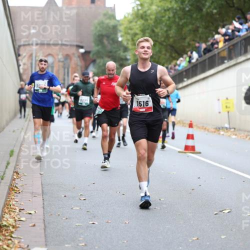 05.10.2025 - 20. swb-Marathon Bremen Michael Strokosch http://msf.ph/oto/9215427 05.10.2025 12:45:23 Laufen 8025, 1516, 852 meine-sportfotos.de