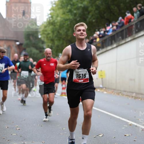 05.10.2025 - 20. swb-Marathon Bremen Michael Strokosch http://msf.ph/oto/9215428 05.10.2025 12:45:24 Laufen 1516 meine-sportfotos.de