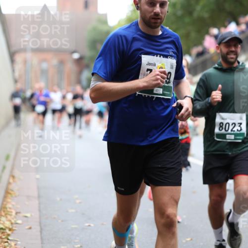 05.10.2025 - 20. swb-Marathon Bremen Michael Strokosch http://msf.ph/oto/9215432 05.10.2025 12:45:27 Laufen 8023 meine-sportfotos.de