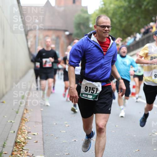 05.10.2025 - 20. swb-Marathon Bremen Michael Strokosch http://msf.ph/oto/9215445 05.10.2025 12:45:34 Laufen 9151, 04829, 59, 9983, 444 meine-sportfotos.de