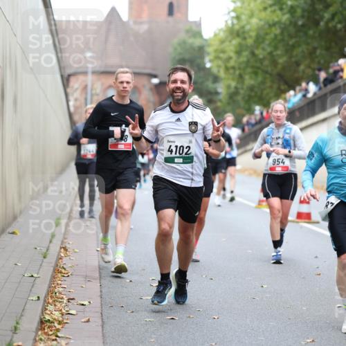 05.10.2025 - 20. swb-Marathon Bremen Michael Strokosch http://msf.ph/oto/9215448 05.10.2025 12:45:35 Laufen 4102, 954 meine-sportfotos.de