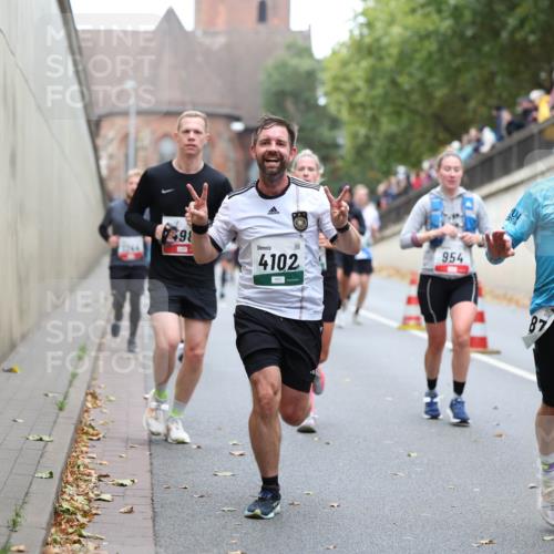 05.10.2025 - 20. swb-Marathon Bremen Michael Strokosch http://msf.ph/oto/9215449 05.10.2025 12:45:35 Laufen 98, 4102, 954, 87 meine-sportfotos.de