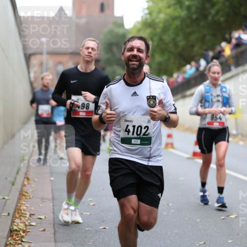 05.10.2025 - 20. swb-Marathon Bremen Michael Strokosch http://msf.ph/oto/9215452 05.10.2025 12:45:36 Laufen 498, 4102, 954, 87 meine-sportfotos.de