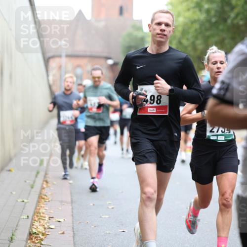 05.10.2025 - 20. swb-Marathon Bremen Michael Strokosch http://msf.ph/oto/9215454 05.10.2025 12:45:37 Laufen 498, 2795 meine-sportfotos.de