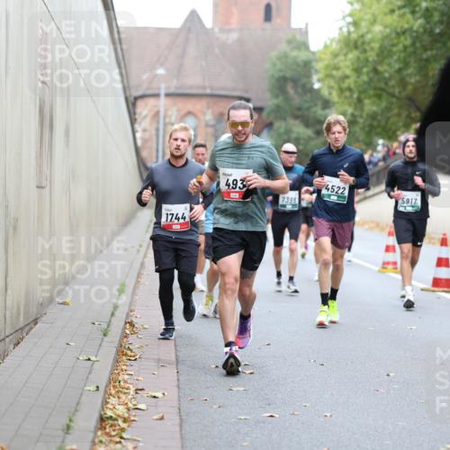 05.10.2025 - 20. swb-Marathon Bremen Michael Strokosch http://msf.ph/oto/9215455 05.10.2025 12:45:38 Laufen 1744, 493, 7398, 4522, 498, 5917 meine-sportfotos.de