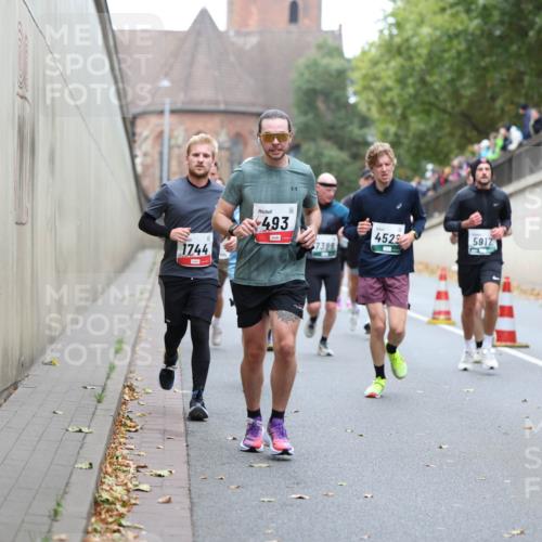 05.10.2025 - 20. swb-Marathon Bremen Michael Strokosch http://msf.ph/oto/9215456 05.10.2025 12:45:38 Laufen 1744, 493, 7398, 452, 5917 meine-sportfotos.de