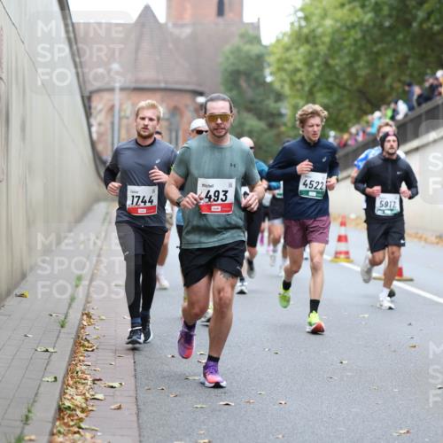 05.10.2025 - 20. swb-Marathon Bremen Michael Strokosch http://msf.ph/oto/9215457 05.10.2025 12:45:38 Laufen 1744, 493, 4522, 5917 meine-sportfotos.de