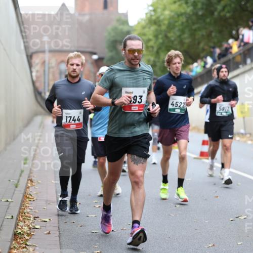 05.10.2025 - 20. swb-Marathon Bremen Michael Strokosch http://msf.ph/oto/9215459 05.10.2025 12:45:39 Laufen 1744, 93, 6, 4522, 5917 meine-sportfotos.de