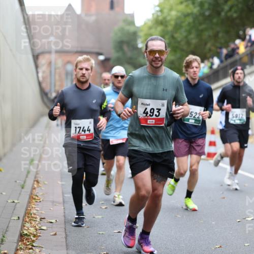 05.10.2025 - 20. swb-Marathon Bremen Michael Strokosch http://msf.ph/oto/9215460 05.10.2025 12:45:39 Laufen 1744, 493, 522, 5917 meine-sportfotos.de